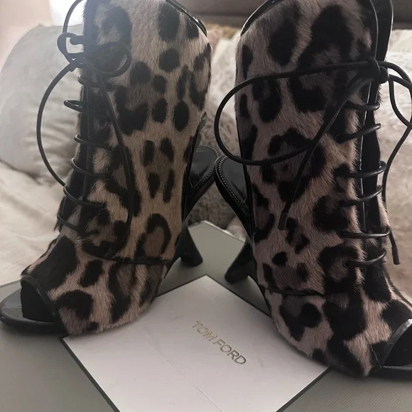 LAST CALL- CLOSING, ESTATE SALE $1790 Tom Ford Black and Brown Leopard Heels - Picture 2 of 8